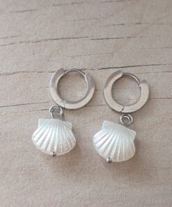ARO DE ACERO ARGOLLA BISAGRA CON DIJE COLGANTE OSTRA DE PERLA. LARGO 30 MM