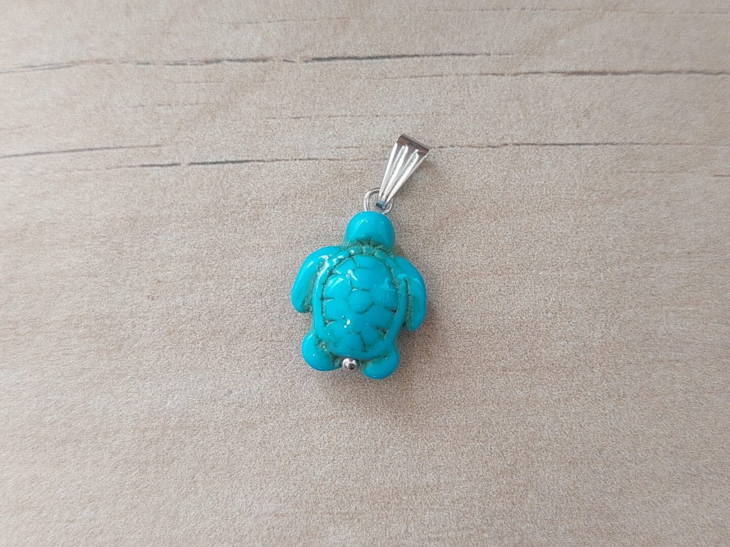 DIJE DE ACERO TORTUGA DE MAR TURQUESA. 15 X 18 MM