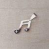 DIJE DE ACERO NOTA MUSICAL CORCHEA DOBLE CON STRASS. 15 X 24 MM