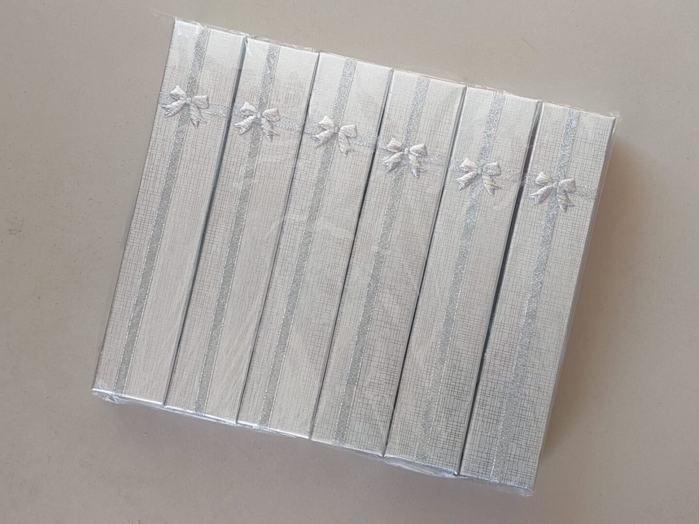 ESTUCHE PARA PULSERA PLATEADO X 12 UNIDADES. MEDIDAS 4 X 21 CM