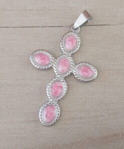 DIJE DE ACERO CRUZ  ÓVALOS ESMALTADOS EN ROSA. TAMAÑO 32 X 50 MM.