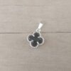 DIJE DE ACERO BLANCO VAN CLEEF CON CUBIK NEGRO. 12 MM