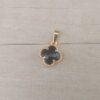 DIJE DE ACERO DORADO VAN CLEEF CON CUBIK NEGRO. 12 MM