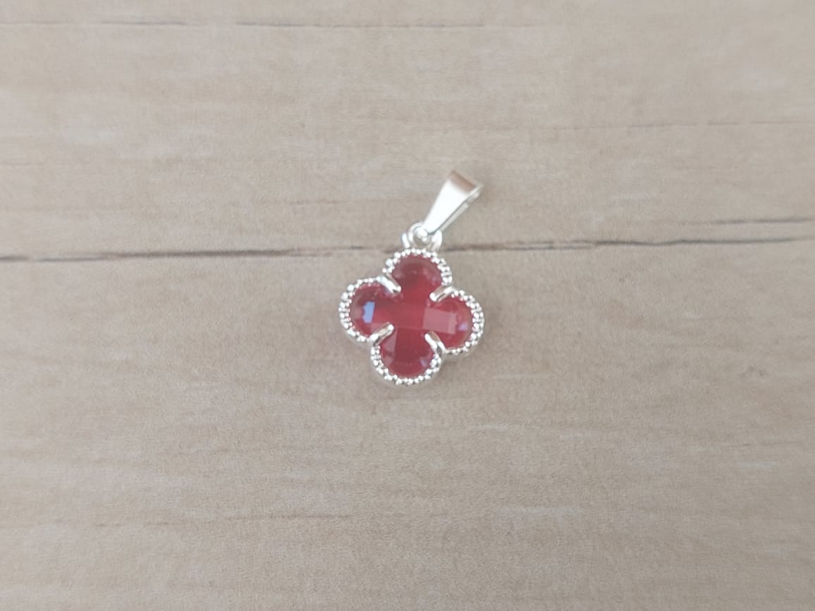 DIJE DE ACERO BLANCO VAN CLEEF CON CUBIK ROJO. 12 MM