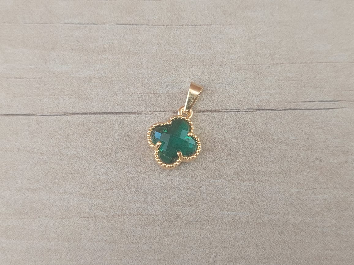 DIJE DE ACERO DORADO VAN CLEEF CON CUBIK VERDE. 12 MM
