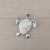DIJE DE ACERO TORTUGA DE MAR ESMALTADA EN BLANCO. 23 X 30 MM