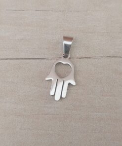 DIJE DE ACERO MANO DE FATIMA CON CORAZÓN CALADO 12 X 17 MM