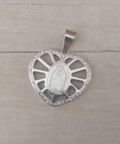 DIJE DE ACERO CORAZÓN CALADO CON VIRGEN DE GUADALUPE CON STRASS. TAMAÑO 20 X 25 MM.