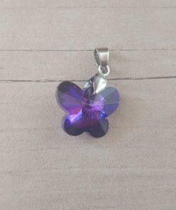 DIJE DE ACERO MARIPOSA DE ACRÍLICO VIOLETA. 18 X 15 MM