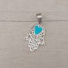 DIJE DE ACERO MANO DE FATIMA CON CORAZÓN ACRÍLICO TURQUESA. 19 X 26 MM