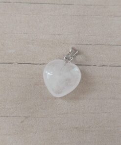 DIJE DE ACERO PIEDRA SIMIL CUARZO BLANCO EN FORMA DE CORAZÓN. 15 MM