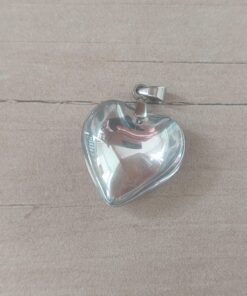 DIJE DE ACERO CORAZÓN DE ACRÍLICO CRISTAL. TAMAÑO 20 MM.