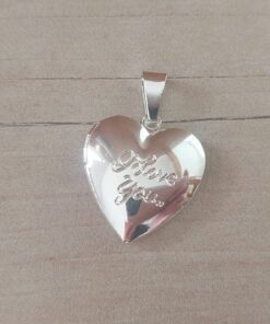 DIJE DE ACERO BLANCO RELICARIO CORAZÓN CON LEYENDA "I LOVE YOU". TAMAÑO 23 MM