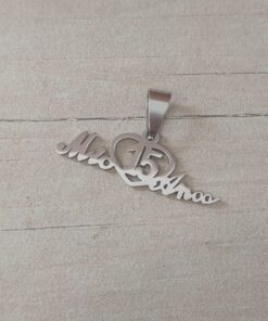 DIJE DE ACERO MIS 15 AÑOS CON CORAZÓN CALADO EN EL CENTRO. TAMAÑO 10 X 33 MM