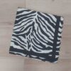 PAÑUELO RASADO ESTAMPADO ACEBRADO NEGRO. TAMAÑO 70 X 70
