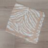 PAÑUELO RASADO ESTAMPADO ACEBRADO BEIGE. TAMAÑO 70 X 70
