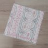PAÑUELO RASADO ESTAMPADO CON FLORES, BORDE ROSA. TAMAÑO 70 X 70