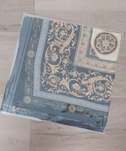 PAÑUELO RASADO ESTAMPADO BORDE NEGRO. TAMAÑO 70 X 70