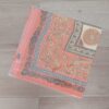 PAÑUELO RASADO ESTAMPADO BORDE NARANJA. TAMAÑO 70 X 70