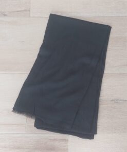 PASHMINA LIVIANA LISA DESFLECADA COLOR NEGRO. MEDIDAS: 100 X 180 CM.