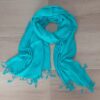 PASHMINA INDU LISA DE VISCOSA CON FLECOS COLOR TURQUESA. 70 X 180 CM.