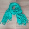 PASHMINA INDÚ LISA DE VISCOSA CON FLECOS COLOR VERDE ESMERALDA. 70 X 180 CM.