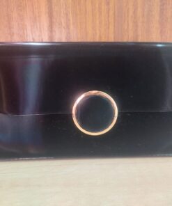 SOBRE DE FIESTA NEGRO CON BOTÓN CON DETALLE DORADO Y CADENA. TAMAÑO 20 x 11.5 cm x 1u