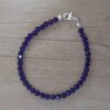 PULSERA DE TANZA CON MOSTACILLAS AZUL Y TERMINAL DE ACERO BLANCO. LARGO 18 CM.