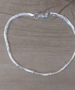 PULSERA DE ACERO BLANCO COLA DE RATÓN CHATA 2 MM CON BOLITAS. LARGO 18,5 CM