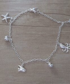 PULSERA DE ACERO BLANCO ESPEJITO CON DIJE ESTRELLA DE MAR, PULPO, PEZ Y BOLITAS INTGERCALADAS. LARGO 19 CM