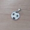 DIJE DE ACERO PELOTA FUTBOL PLANA CON GAJOS NEGROS Y BLANCOS. DIÁMETRO 22 MM
