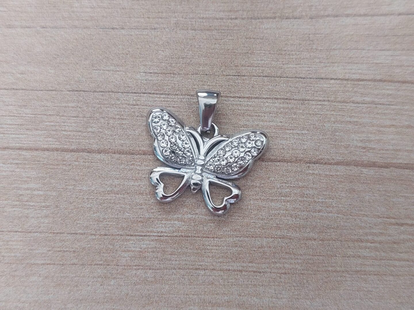 DIJE DE ACERO MARIPOSA CON STRASS. TAMAÑO 16 X 22 MM