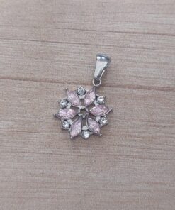 DIJE DE ACERO FLOR CON CUBIK Y STRASS ROSA. MEDIDA 15 MM