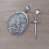 DIJE DE ACERO MEDALLA SAN MIGUEL ARCANGEL. TAMAÑO 26 X 34 MM