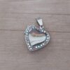 DIJE DE ACERO RELICARIO CORAZÓN CON STRASS TORNASOL ALREDEDOR 20 MM