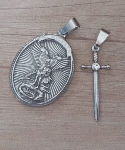 DIJE DE ACERO MEDALLA SAN MIGUEL ARCANGEL. TAMAÑO 26 X 34 MM