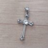 DIJE DE ACERO CRUZ ESTILO GOTICO CON STRASS. 17 X 30 MM