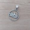 DIJE DE ACERO FLOR DE LOTO. 22 MM