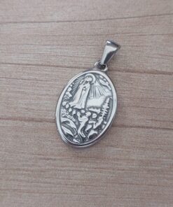 DIJE DE ACERO VIRGEN DE FATIMA OVALADA. MEDIDA 15 X 21 MM