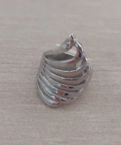 Anillo de acero alas líneas