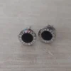 Aro de acero con fru fru grabado con interior esmaltado en negro