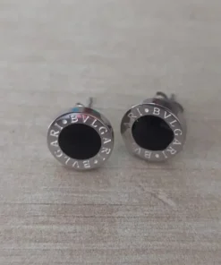 Aro de acero con fru fru grabado con interior esmaltado en negro