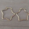 Aro argolla de acero dorado en forma de estrella