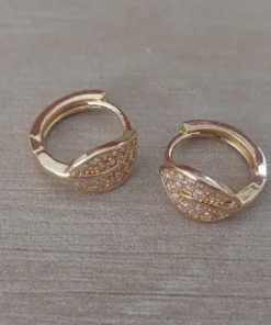 Aro de acero blanco tipo Huggie con hoja