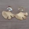Aro de acero dorado pasante