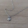 Colgante cadena de acero espejito con dije en forma de estrella y cubik circular central
