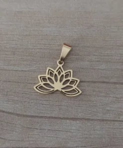 dije de acero dorado flor de loto