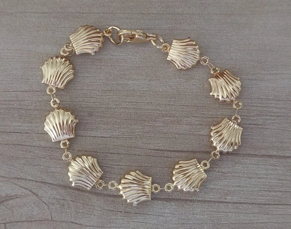 pulseras de acero dorada con ostras