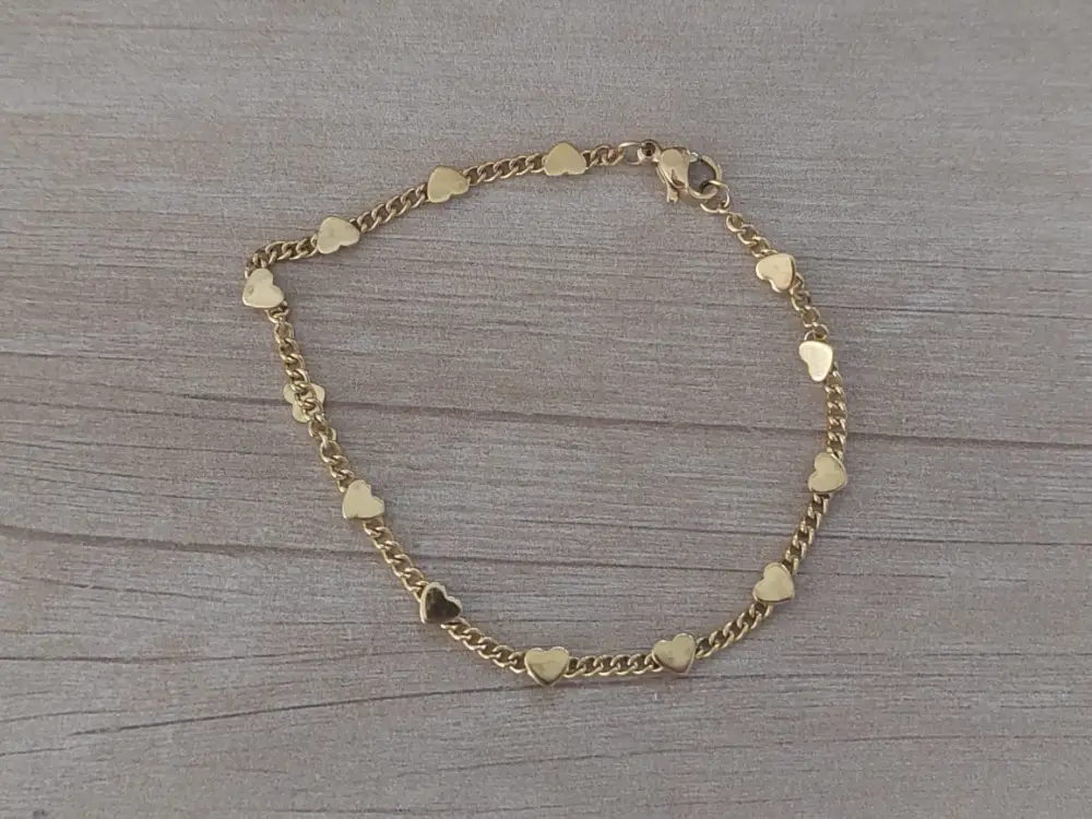 pulsera de acero dorado corazones