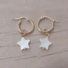 Aro de acero dorado argolla con estrella colgante
